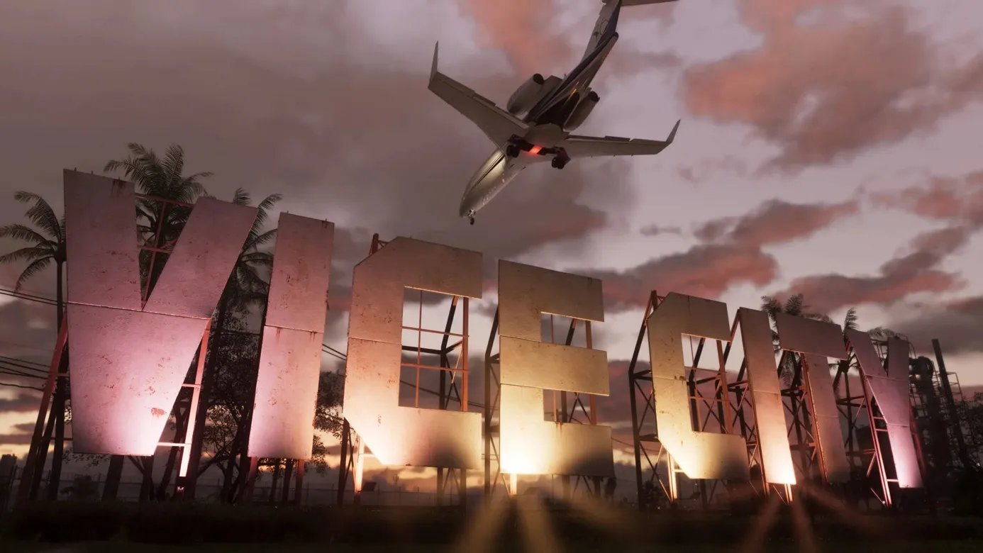Vice City au coucher du soleil : l'enseigne géante « VICE CITY » surplombée par un avion dans un ciel rose — GTA 6